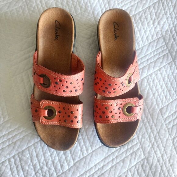 Clarks leather slide on sandals - Picture 2 of 10